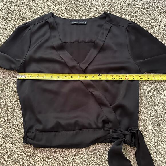 Abercrombie & Fitch black satin long-sleeve v-neck top size M - Picture 10 of 13